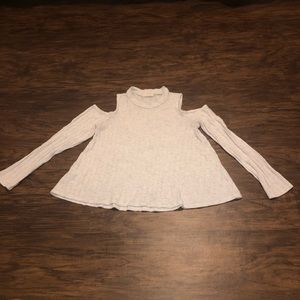 Girls cold shoulder longs sleep top.